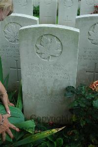 Canada Cemetery Tilloy Les Cambrai - Layng, Lorne Wilbur